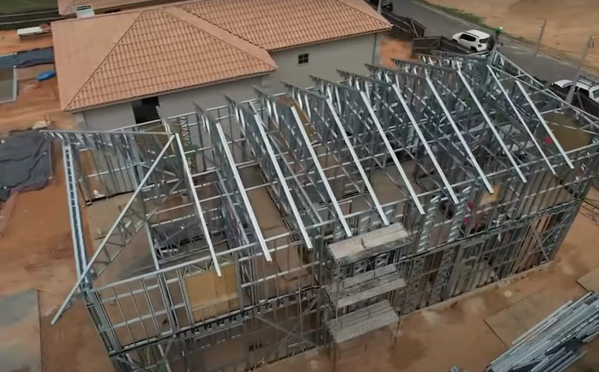 Justus quer construir casas em cidade brasileira por Reprodução