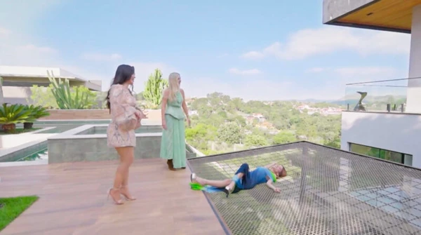 Maiara e Maraisa mostram mansão estratégica em SP usada entre shows e viagens por Reprodução/Globo