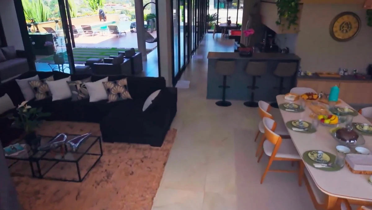 Maiara e Maraisa mostram mansão estratégica em SP usada entre shows e viagens por Reprodução/Globo