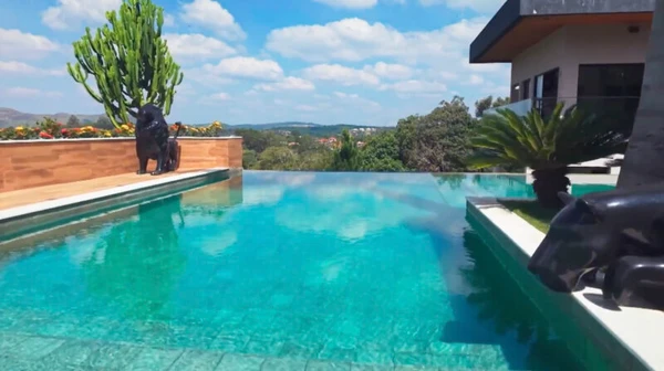 Maiara e Maraisa mostram mansão estratégica em SP usada entre shows e viagens por Reprodução/Globo