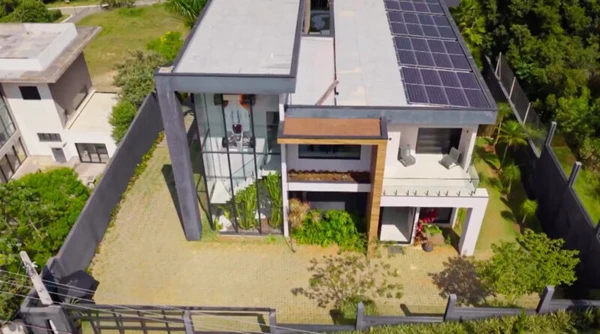 Maiara e Maraisa mostram mansão estratégica em SP usada entre shows e viagens por Reprodução/Globo