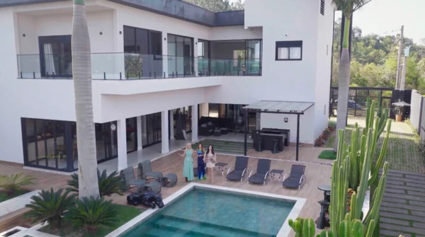 Maiara e Maraisa mostram mansão estratégica em SP usada entre shows e viagens por Reprodução/Globo