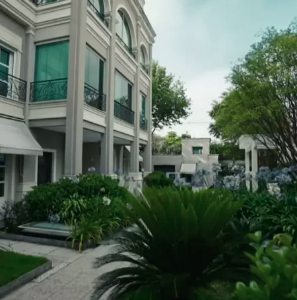 Mansão é avaliada em R$ 50 milhões por Reprodução 