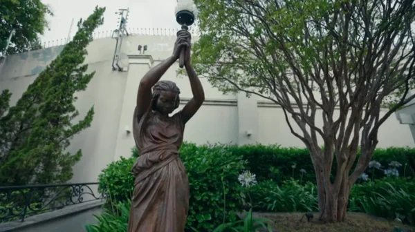 Mansão é avaliada em R$ 50 milhões por Reprodução 