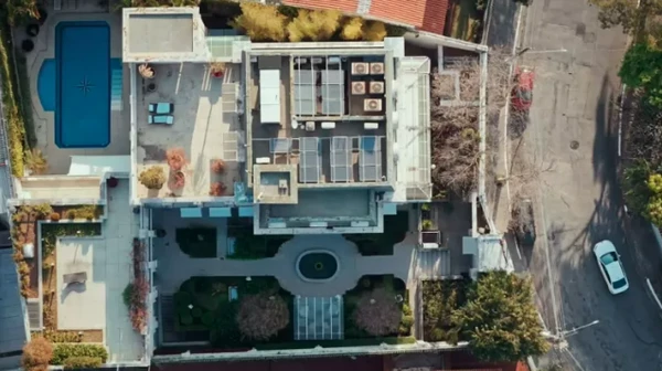 Mansão é avaliada em R$ 50 milhões por Reprodução 