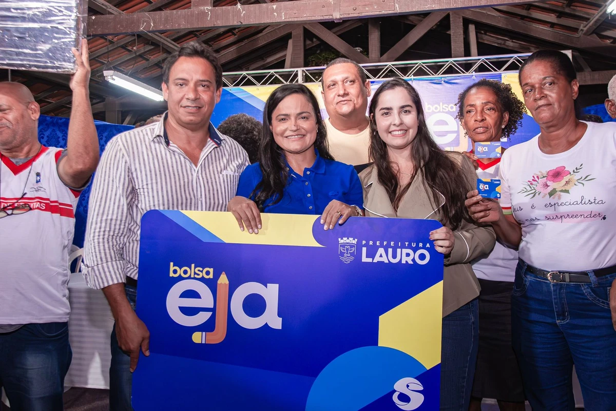 Programa Bolsa EJA foi lançado em Lauro de Freitas