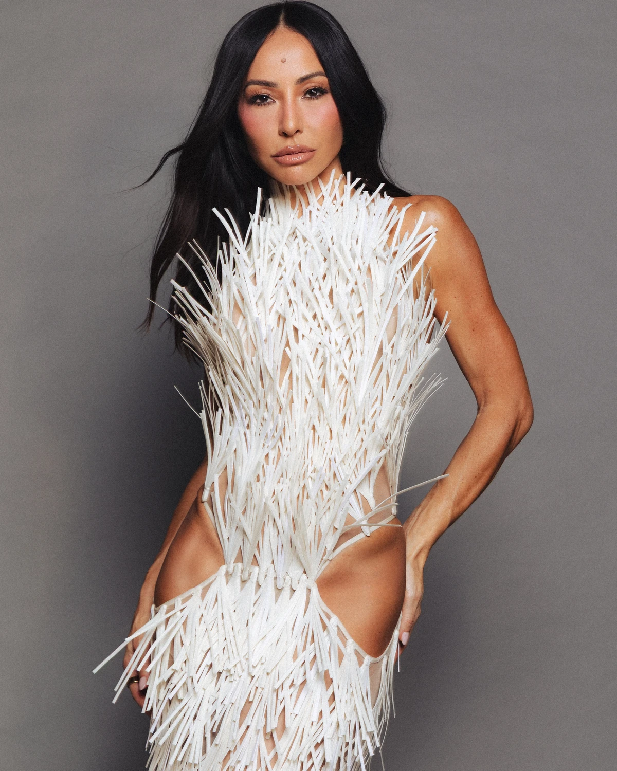 Sabrina Sato venceu o prêmio de Ícone de Moda e chamou atenção com look exclusivo por Lusca