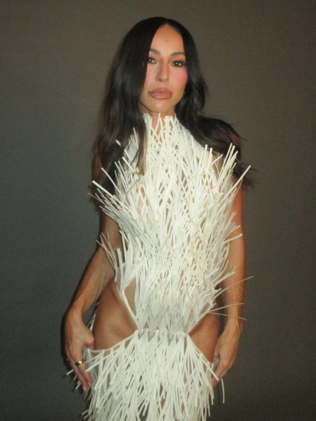 Sabrina Sato venceu o prêmio de Ícone de Moda e chamou atenção com look exclusivo por Lusca