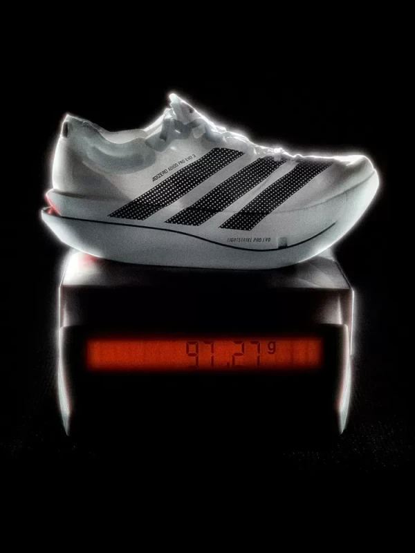 Ele usou tênis Adizero Adios Pro Evo 3, da Adidas por Divulgação