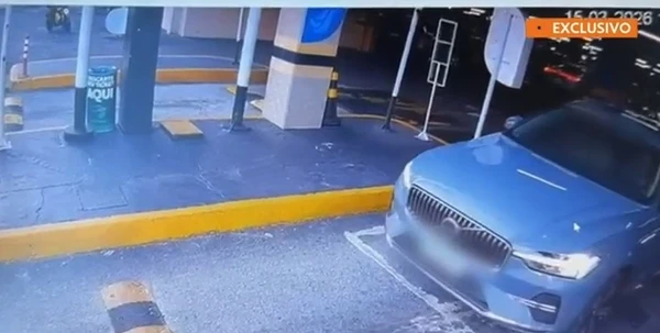 Vídeo mostra suspeitos seguindo três mulheres que foram sequestradas em shopping de Salvador por Reprodução/TV Bahia