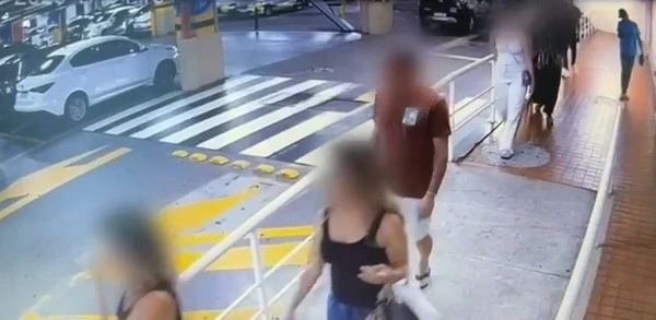 Vídeo mostra suspeitos seguindo três mulheres que foram sequestradas em shopping de Salvador por Reprodução/TV Bahia