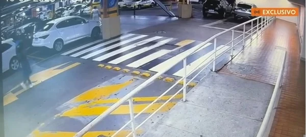 Vídeo mostra suspeitos seguindo três mulheres que foram sequestradas em shopping de Salvador por Reprodução/TV Bahia