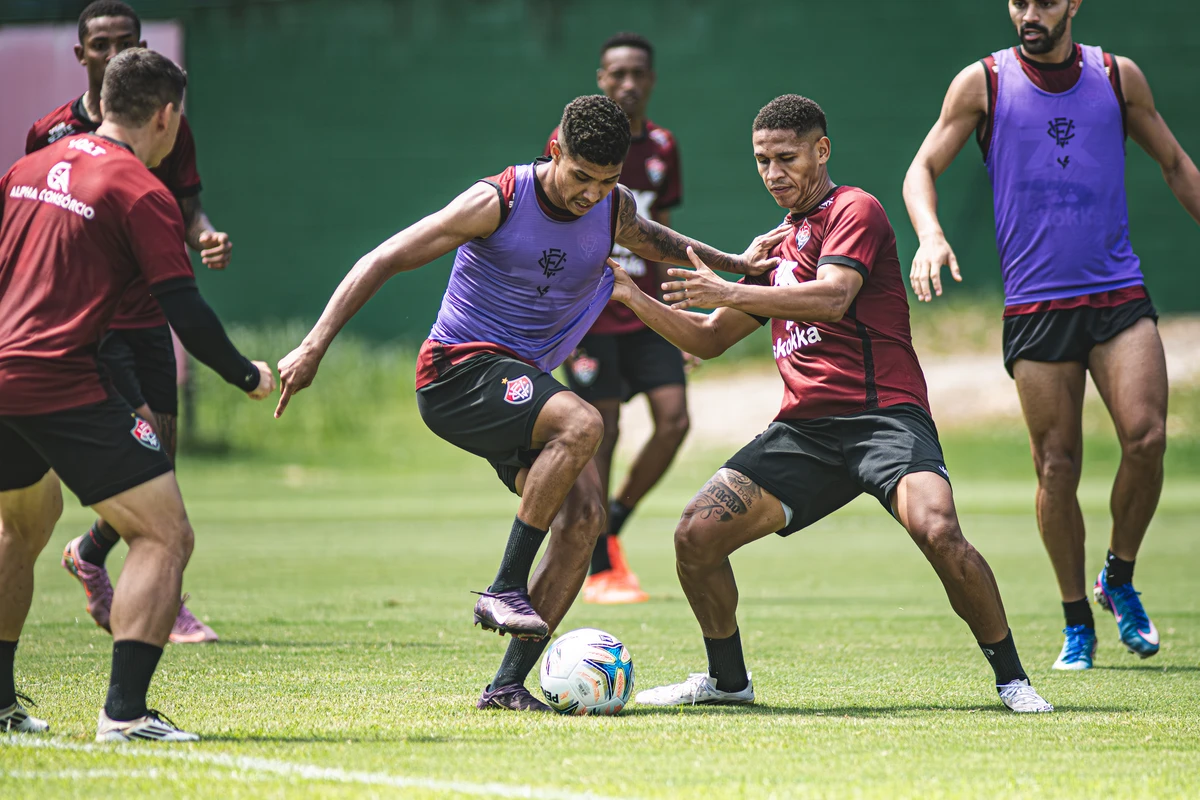 Vitória faz último treino antes de enfrentar o Confiança, pela Copa do Nordeste