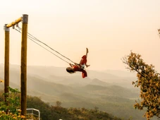 Imagem - A 1,2 mil metros de altitude, maior balanço a céu aberto do Brasil é opção de passeio para casais e famílias
