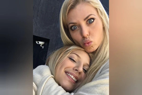 Caroline Bittencourt e a filha  por Reprodução/Instagram