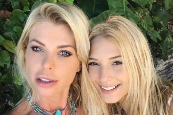 Caroline Bittencourt e a filha  por Reprodução/Instagram