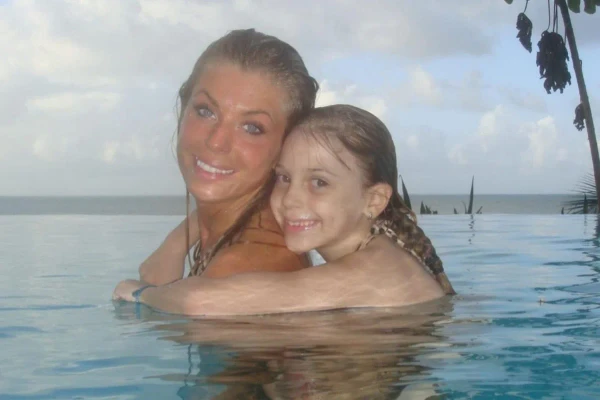 Caroline Bittencourt e a filha  por Reprodução/Instagram