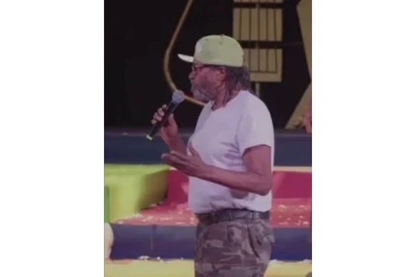 Comentário aconteceu antes de polêmica entre artistas por Reprodução