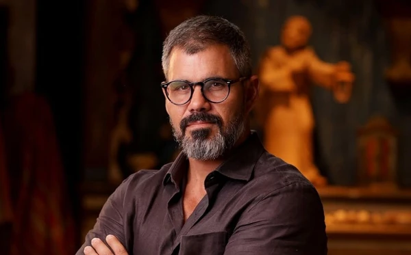 Evento de Juliano Cazarré cobra até R$ 4.997 e vira assunto nas redes