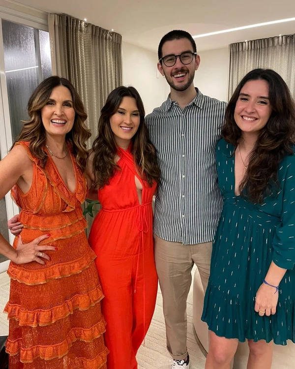 Fátima Bernardes e os filhos  por Reprodução/Redes Sociais 