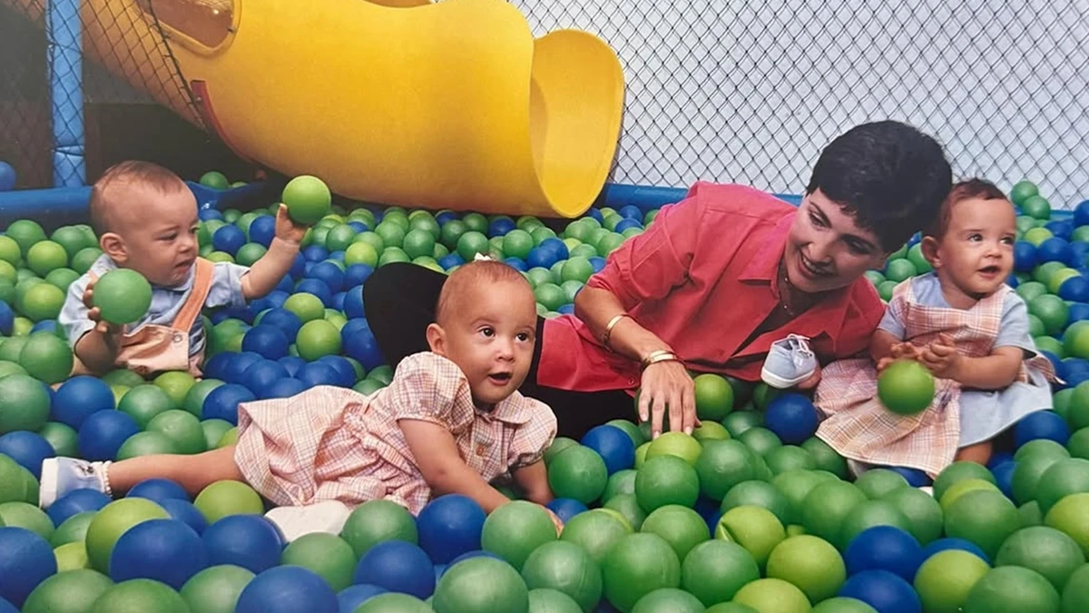 Fátima Bernardes e os filhos  por Reprodução/Redes Sociais 