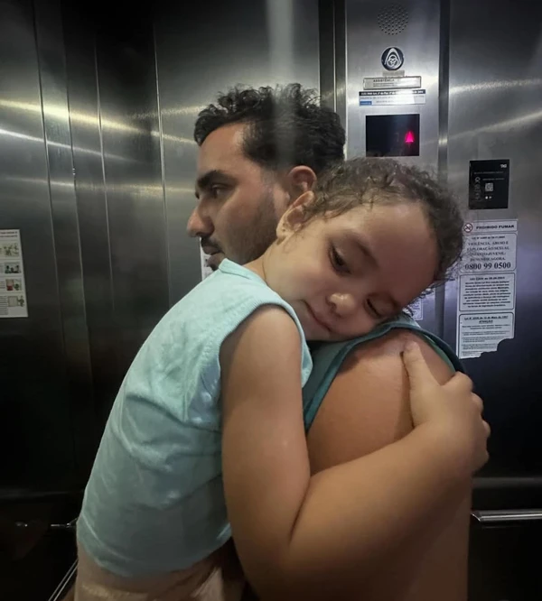 Homem é baleado na cabeça enquanto levava filho para escolhinha de futebol por Web