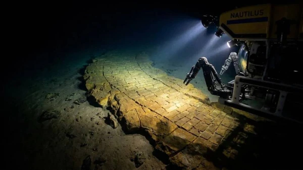 Natureza ou design? Formação curiosa encontrada a 3 km de profundidade desafia a percepção e destaca o vasto território inexplorado dos nossos oceanos