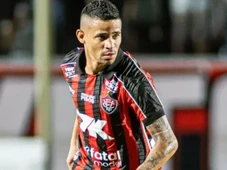 Imagem - Erick e Fábio Mota são suspensos no Vitória por críticas à arbitragem