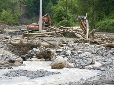 Imagem - Trabalhador demitido por usar máquina para se salvar de enchente ganha indenização de R$ 20 mil