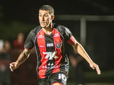 Imagem - Vitória só venceu cinco jogos sem Gabriel Baralhas desde estreia do volante pelo Leão