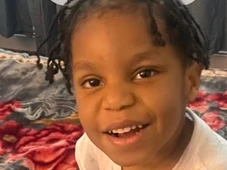 Imagem - Garoto de 5 anos é encontrado morto em lixeira; laudo aponta espancamento