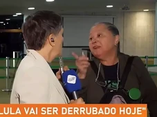 Imagem - Repórter discute com mulher que invadiu participação ao vivo: 'Ninguém te convidou'