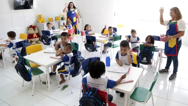 O Brasil ainda precisa de 1,2 milhão de novas matrículas para atingir as metas nacionais de educação básica.