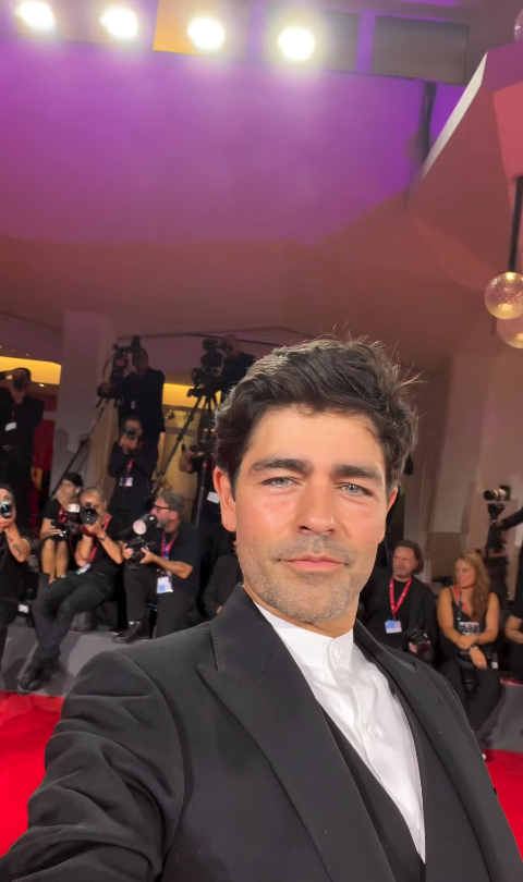 Ator Adrian Grenier por Reprodução | Instagram