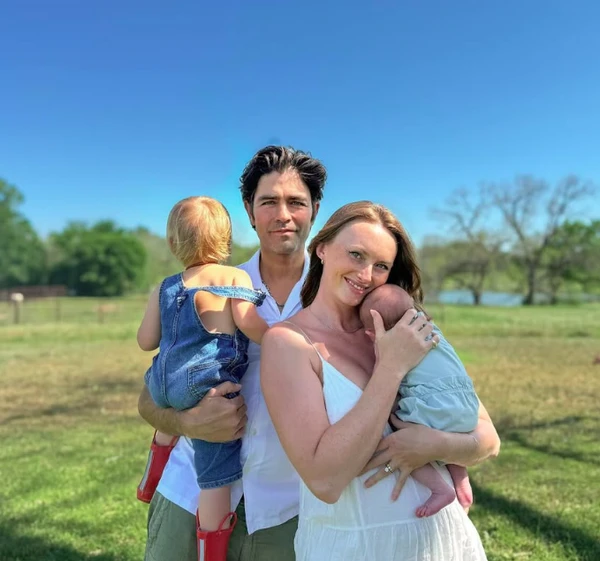 Ator Adrian Grenier por Reprodução | Instagram