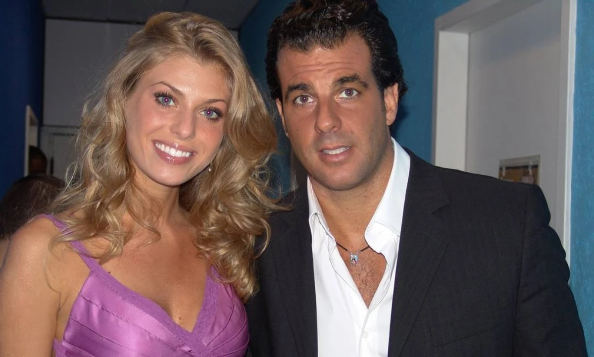 Aqui, Caroline posa com Alvaro Garnero, que namorou de 2005 a 2009. Os dois estavam juntos quando Caroline foi convidada a se retirar do casamento de Ronaldo Nazário com Daniela Cicarelli, em 2005 por Reprodução/Wayne Camargo