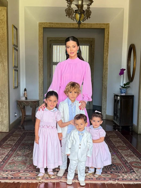 Biah Rodrigues, Sorocaba e filhos por Reprodução/Instagram