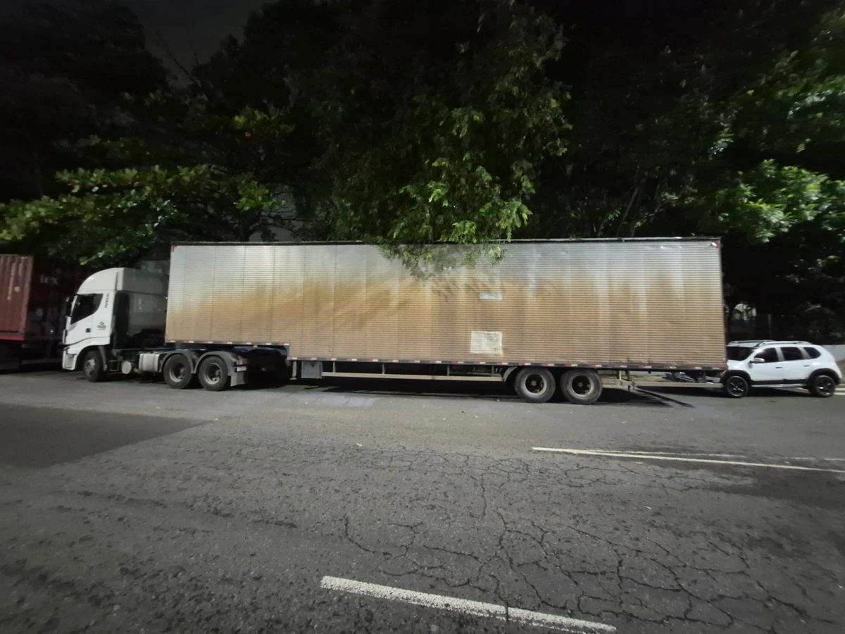 Caminhão foi interceptado por bandidos