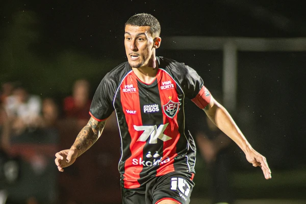 Com Gabriel Baralhas em campo, aproveitamento do Vitória melhora
