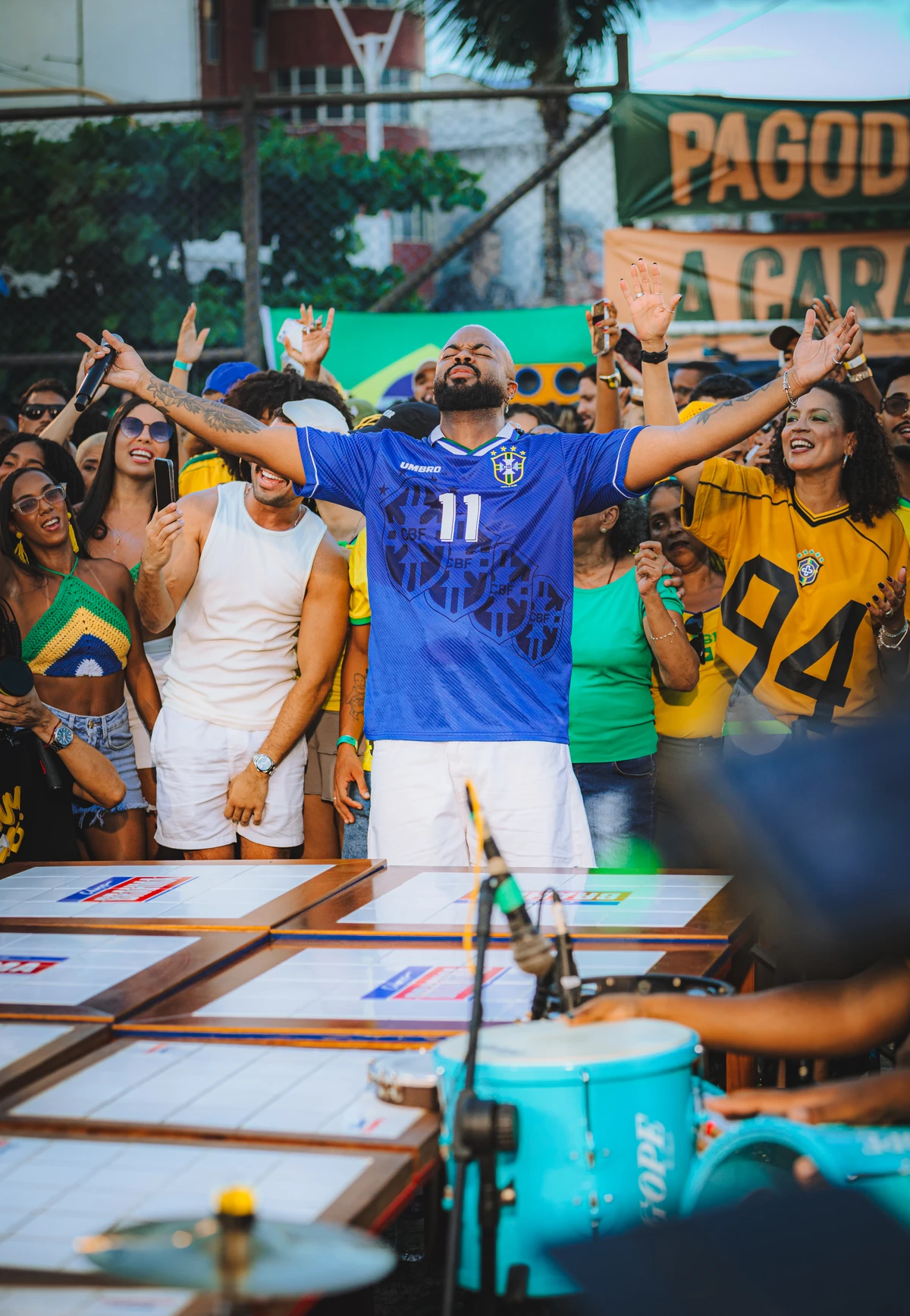 Cantor grava audiovisual com convidados, em Salvador por Divulgação/Bunny Produtora