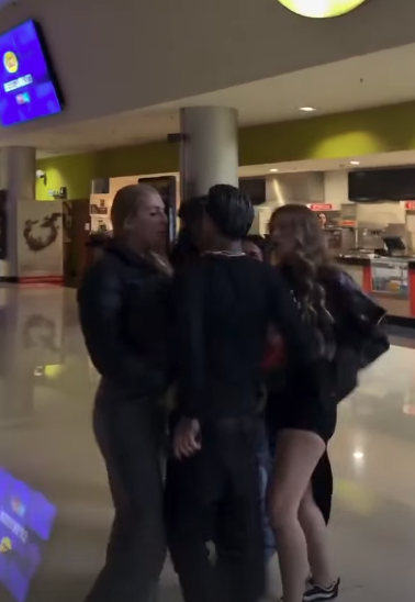 Influenciadora e funkeiro trocaram farpas em cinema de shopping por Reprodução | Instagram