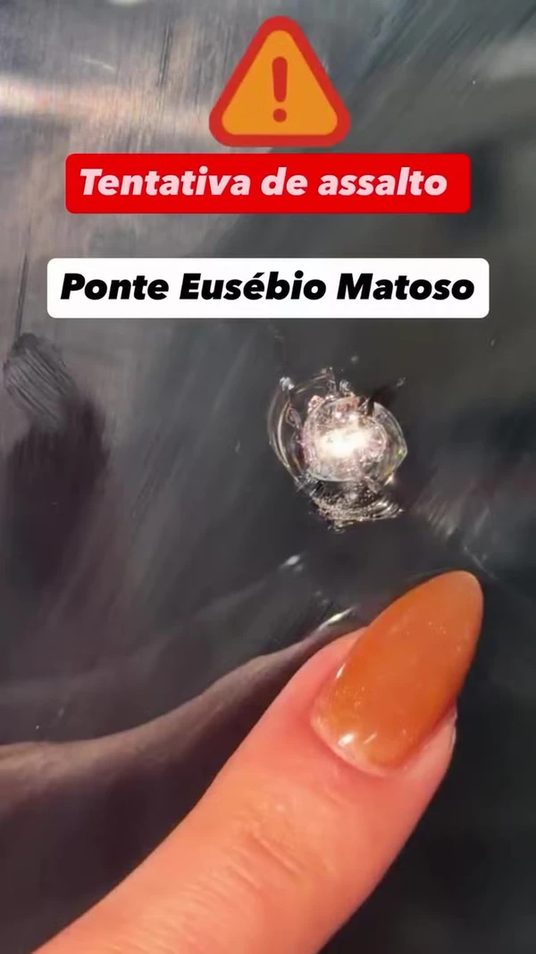 Natacha Horana mostra marca de bala em seu carro por Reprodução/Instagram