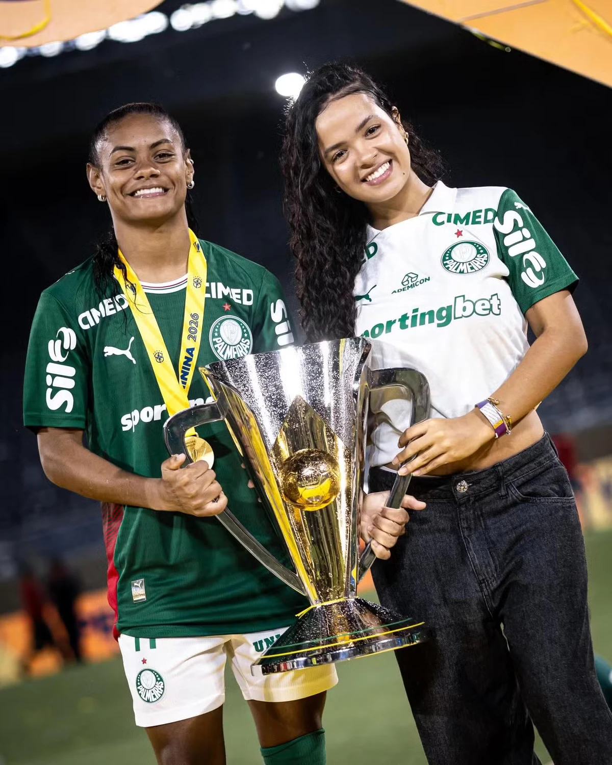 Tainá Maranhão e a namorada, Isabela Bueno por Reprodução