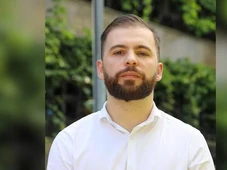 Imagem - Vereador é condenado a pagar R$ 8 mil após ironizar linguagem neutra em post: 'Teu dinheiro para todes'