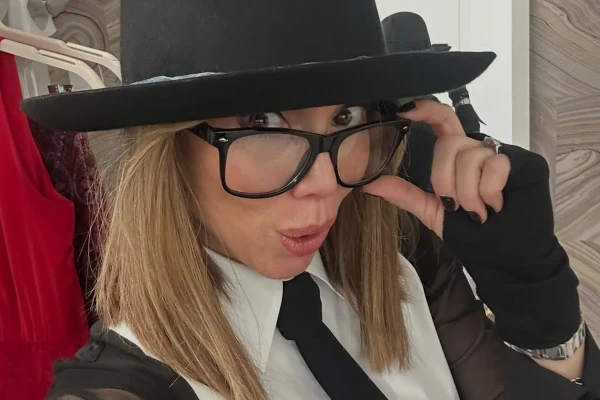 A apresentadora Sara Gore por Reprodução/Redes Sociais 
