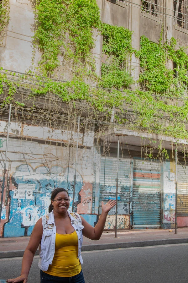 Abandonado há mais de 30 anos, Cine Jandaia vira símbolo da decadência do Centro de Salvador por Sora Maia
