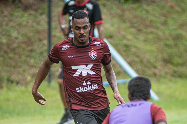 Caíque em treino do Vitória