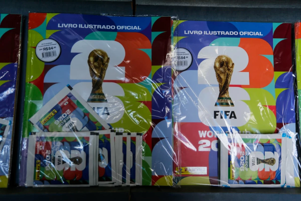 Primeiro dia do álbum da Copa do Mundo em Salvador por Arisson Marinho/CORREIO
