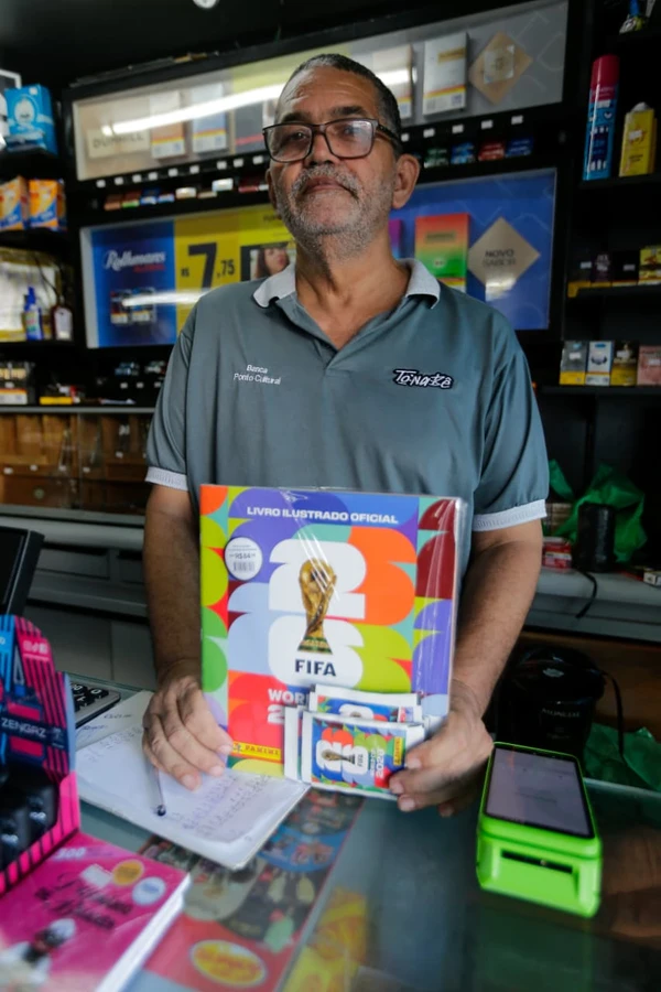 Primeiro dia do álbum da Copa do Mundo em Salvador por Arisson Marinho/CORREIO