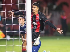 Imagem - Vitória se impõe, goleia o Coritiba e dá salto na tabela do Brasileirão